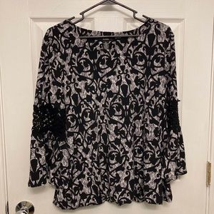 Black and White Alfani Bell Sleeve Blouse Size XL